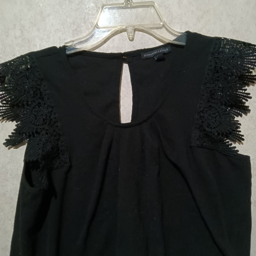 Elegant Black Lace Sleeve Top - Picture 3 of 8